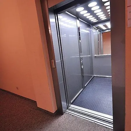 Mieszko Centrum Przy Deptaku 2*